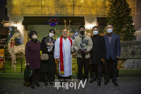 대구 동광성결교회(담임 김기환 목사)는 11월 28일, 저녁 예배를 드리고 전교인이 참석한 가운데 2021 성탄점등식을 진행했다.