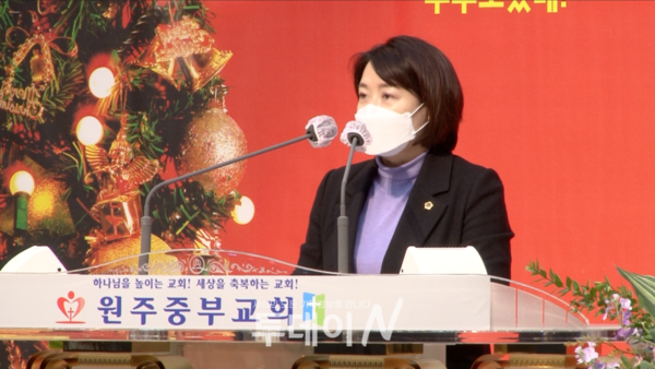 강원도의회 박윤미 의원이 격려사를 전하고 있다.