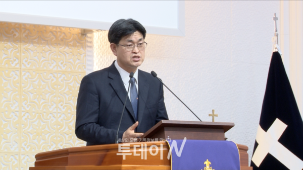 한국기독교군선교연합회 동부지회 지회장 한용국 목사가 말씀을 전하고 있다.