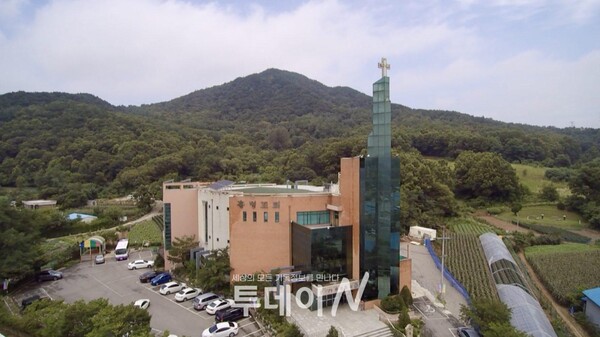 현장예배가 개최되는 원주 충정교회의 모습