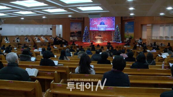 고현교회에서 2022년 청지기 세미나를 진행하고 있다.