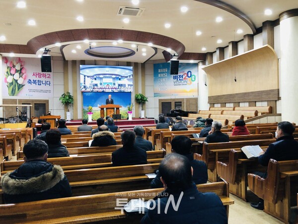 예장합동 여수노회 장로회는 여수영광교회에서 장로부부 세미나를 개최했다.