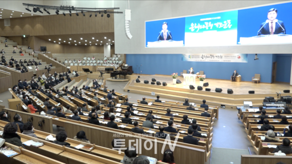 예장합동 제106회 총회가 주최하는 은혜로운 동행기도운동 부산지역 기도회가 14일 부전교회에서 열렸다.