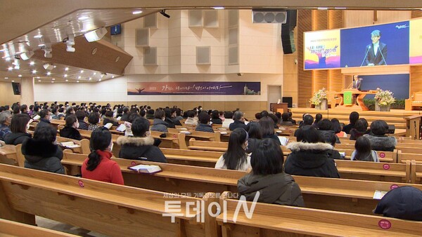포항중앙교회(담임목사 손병렬) ‘2022 신년 신앙부흥사경회’가 포항중앙교회 본당에서 열렸다.