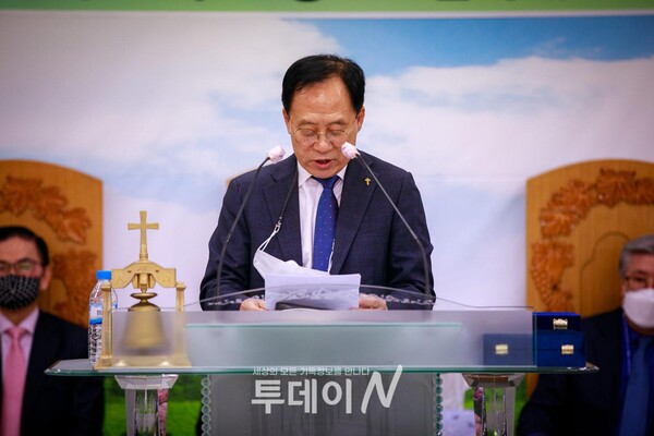 20일 전북개혁신학원 강당에서 열린 학장 이·취임식에서 12대 학장 임종학 목사가 이임사를 전하고 있다.