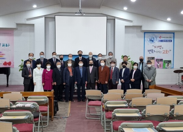 부산복음화운동본부 제 57차 전도대회에 참석한 회원들