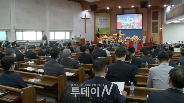 예장통합 부산남노회(노회장 노흥기 장로)가 19일, 수안교회(엄정길 목사)에서 제 84회 정기노회를 개최했다.