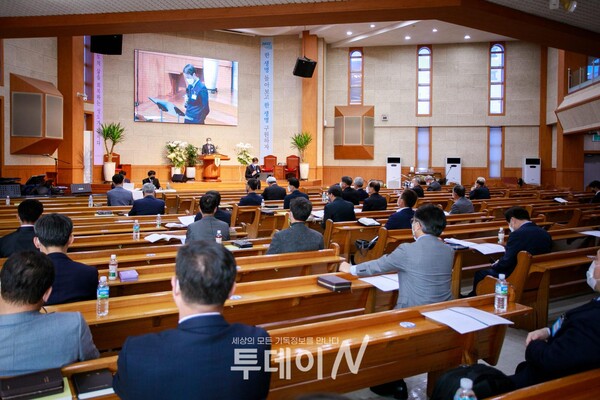 18일 전주 새중앙교회에서 대한예수교장로회(합신) 전북노회 제73회 정기노회가 진행되고 있다.