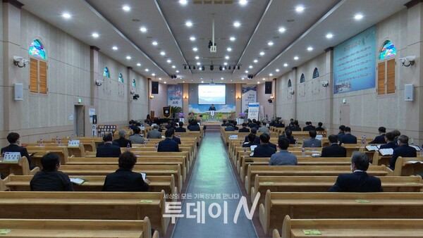 예장고신 경남남마산노회가 마산중부교회에서 정기노회를 개최했다.