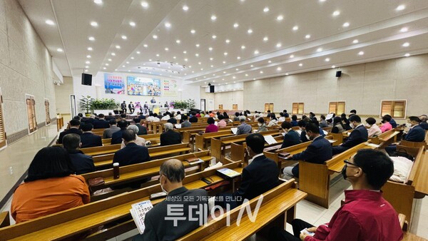 고흥읍교회는 23일, 교회창립 122년을 맞이해 장로장립과 권사임직, 장로・권사 은퇴식을 개최했다.