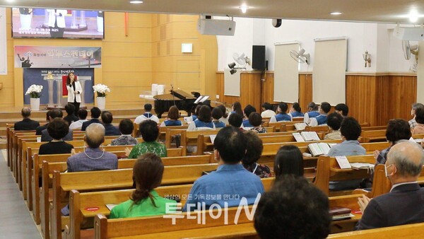 부산대흥교회에서 'CTS 특별예배 익투스 썬데이'가 열리고 있다.