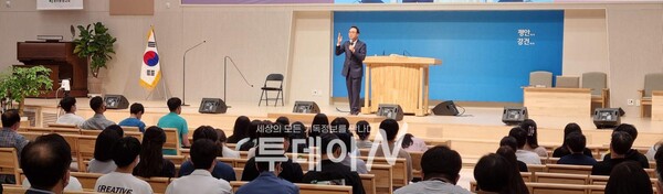 '2022 블레싱 광주' 행사에서 말씀을 전하고 있는 울산온양순복음교회 안호상 목사