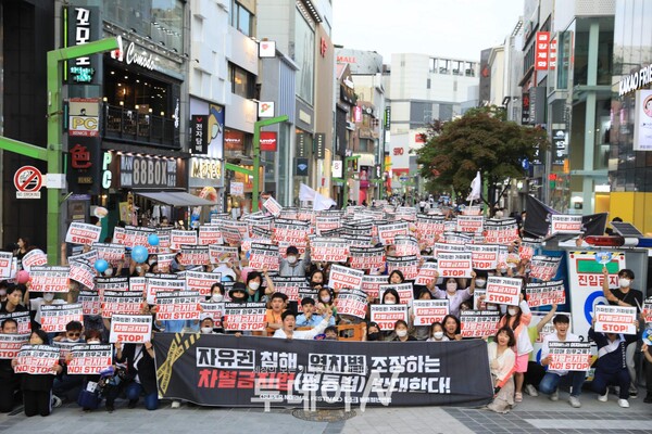 부산 남포동 시티스팟에서 청년단체 ‘바른청년연합’이 주최한 슈퍼노멀 페스티벌 (Super Normal Festival) 문화 행사가 열렸다.