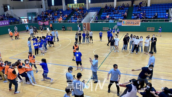 제34회 대구중노회장(노회장 김진혁 목사)기 교회연합 체육대회가 6월 6일(월) 대구시민체육관에서 열렸다.