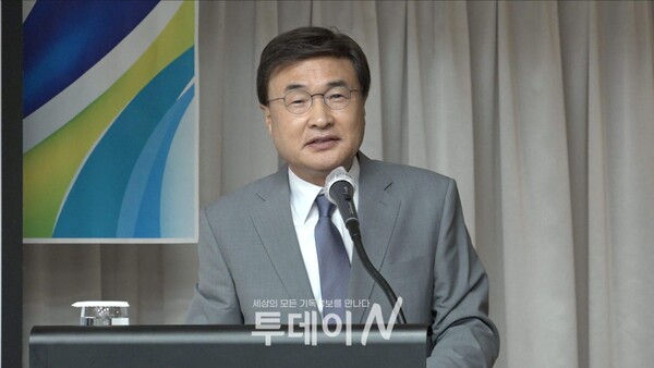 CBMC북부연합회 VIP초청만찬회 경남정보대학교 김대식 총장이 '지도자의 길' 에 대한 특강을 하고 있다.