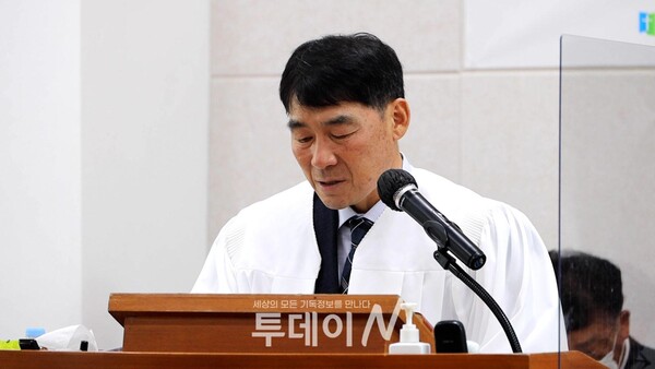 김병석 장로가 상마교회 성도들과 참석자들에게 취임 소감을 말하고 있다.