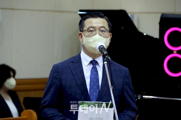 독천교회 김성환 목사가 교단 지도자들과 참석자들에게 감사의 인사를 전했다.