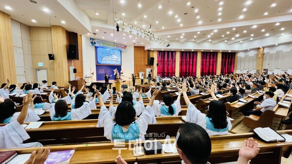 CTS 전남방송은 영상선교동역자를 세우는 '나도영상선교사' 특별찬양예배를 18일, 여수선교중앙교회에서 개최했다.