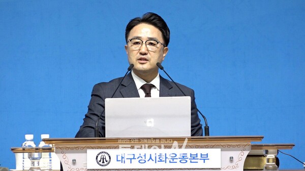'관계전도 비전과 전략'이라는 제목으로 강의를 전하고 있는 JUF전도위원장 김한원 목사.