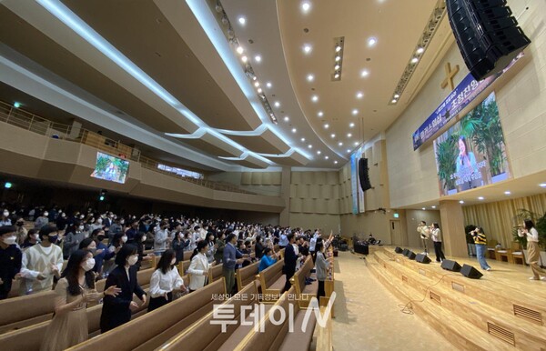 광진중앙교회(지태동 목사)는 10월 22일(토) 교회 본당에서 마커스워십 초청찬양집회를 “나로 인해 자유하라”란 주제로 개최했다.