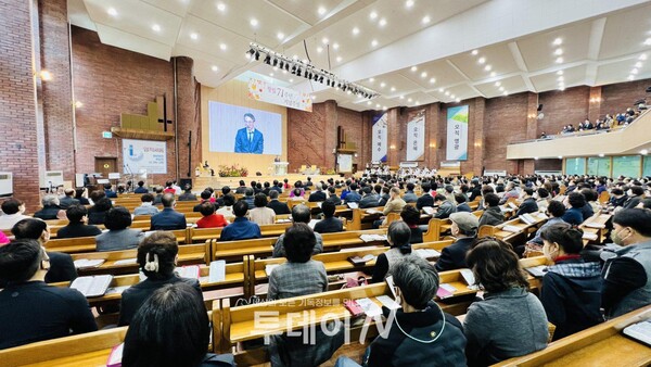 여수성광교회는 13일, 교회창립 71주년 기념주일 예배를 드렸다.