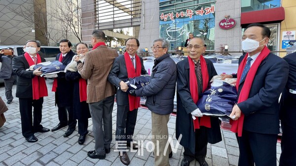 ‘제33회 대구·경북 사랑의 쌀 나누기대회’가 1월 16일(월) 오전 11시, 대구 원일교회 앞 광장에서 열렸다.