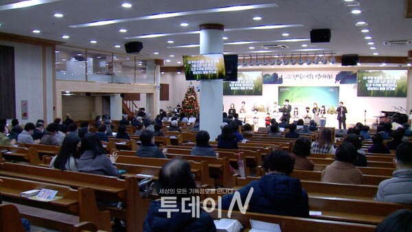 대구동성교회(담임 김종균 목사)는 1월 15일부터 17일까지 전 성도를 대상으로 2023 신년부흥회를 열었다.