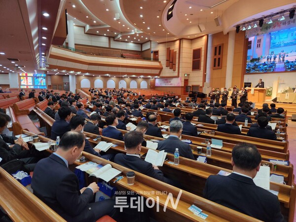 고신중부노회(노회장 김성진 목사)가 사직동교회(복기훈 목사)에서 제84회 정기노회를 개최했다.