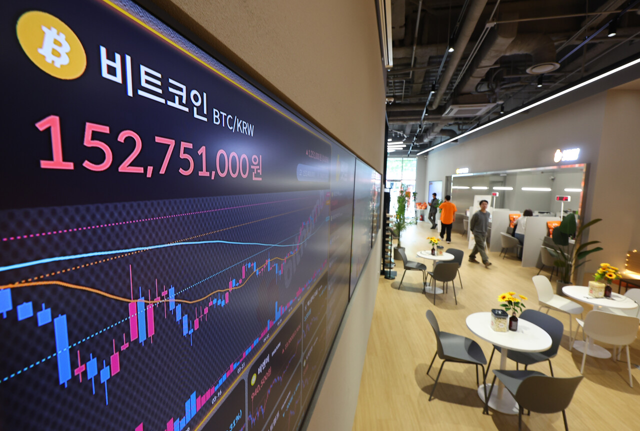 비트코인, 사상 최초 11만달러 돌파 < 포토 < 미디어 < 기사본문 - 투데이N