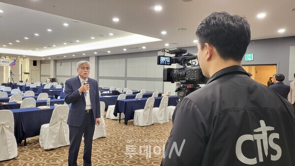 고애연 대표 이성구 목사 CTS기독교TV와  인터뷰 하고 있다.