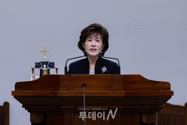 박선영 위원장이 15인의 순교 사실 규명 과정과 기록의 의미를 설명하며 개관의 가치를 강조했다.