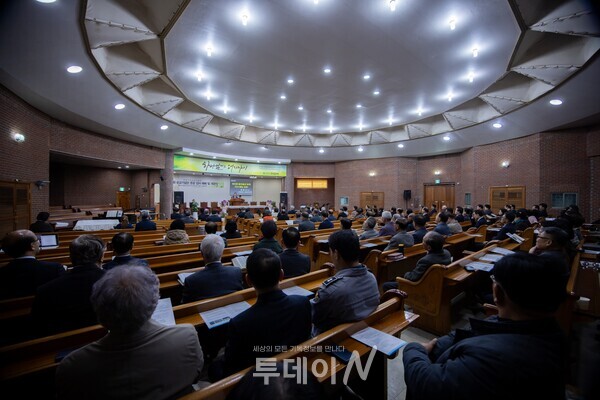 만경순교기념관 준공 및 개관 감사예배가 만경교회 본당을 가득 채우며 경건함 속에 시작됐다.