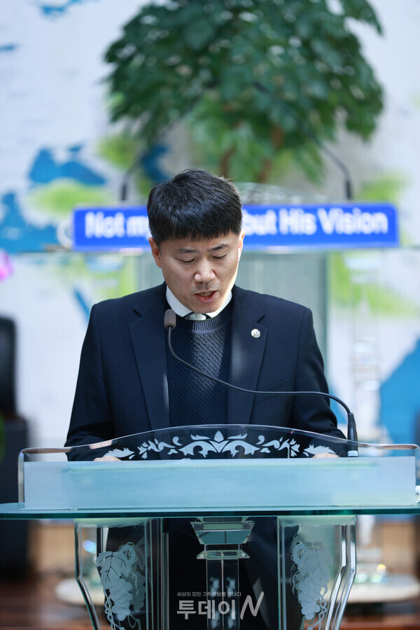 윤설미 집사 간증집회에 대표기도를 맡은 김광중 안수집사